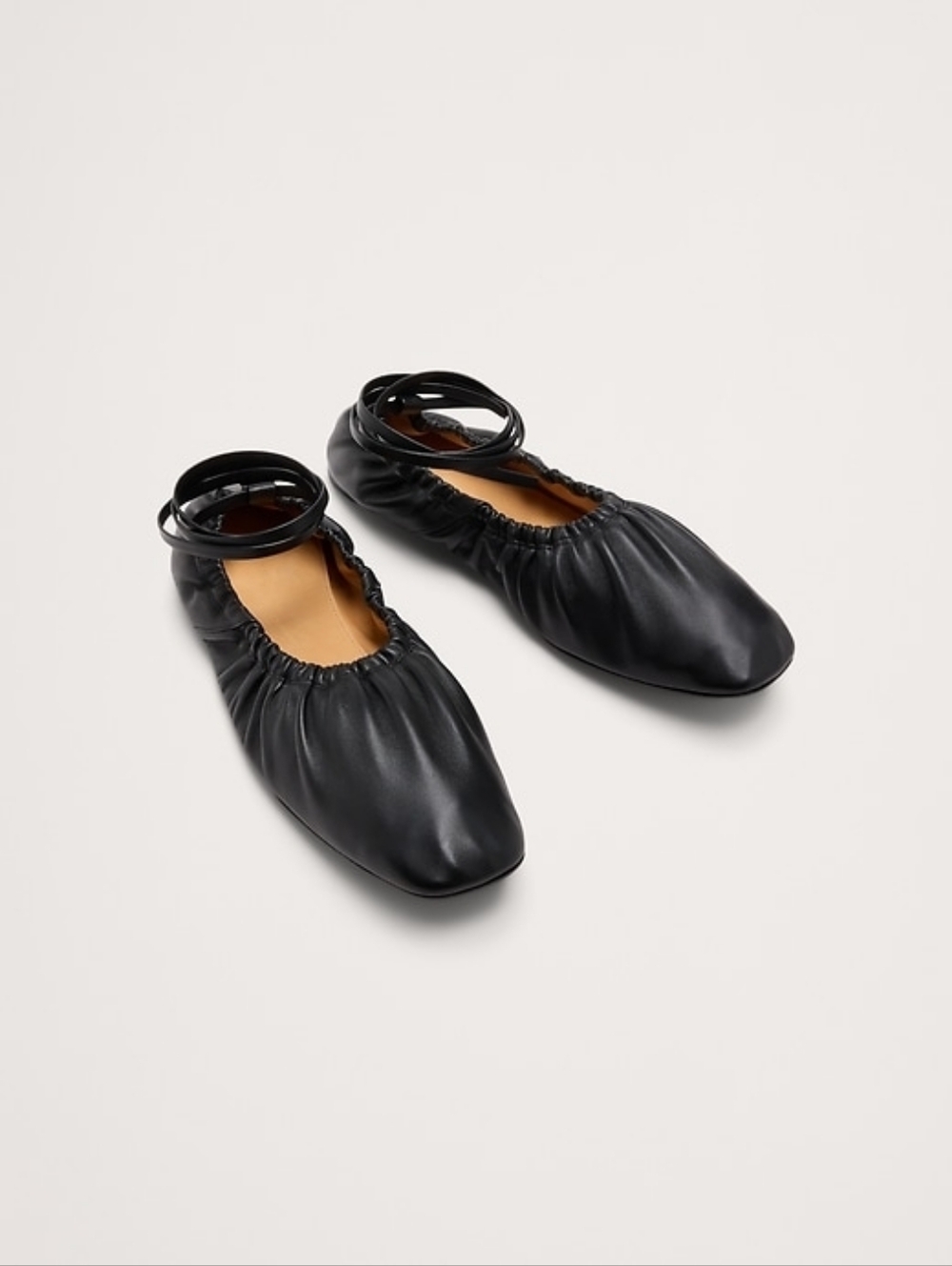 NWOB Banana Express Ruched Leather Ballet Flat Size 8 - Picture 6 of 7
